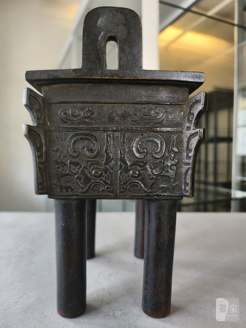 A bronze incense burner in the shape of the 'fang ding' food vessel in archaic style - 图9